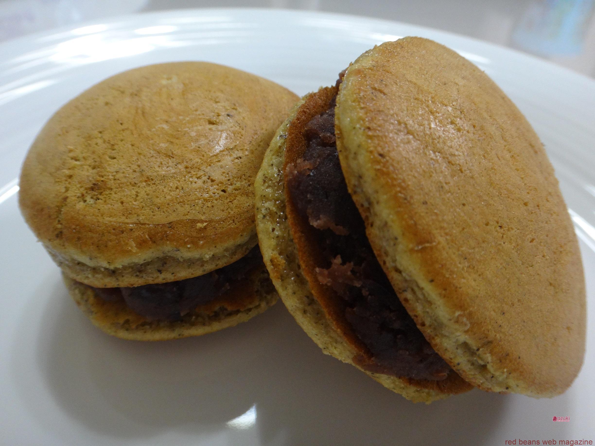 どら焼きにほうじ茶を入れてみました